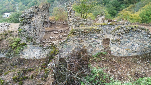Պեղումներ Կապանի արքունական պալատում